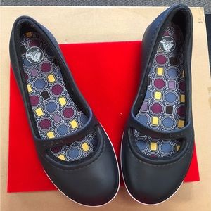 Ladies Croc Flats preowned